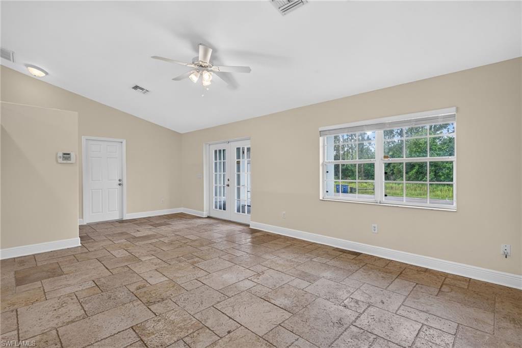 1235 Cloplon St E Property Photo 3