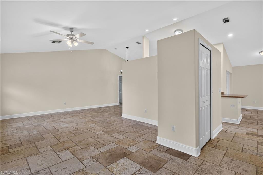 1235 Cloplon St E Property Photo 8