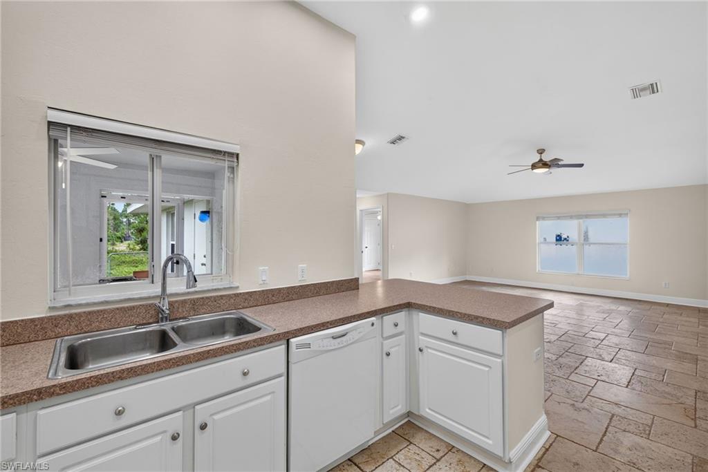 1235 Cloplon St E Property Photo 10