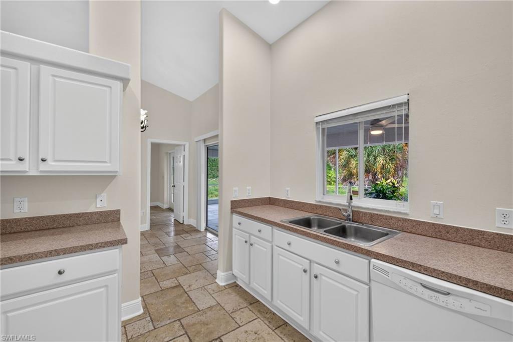 1235 Cloplon St E Property Photo 11