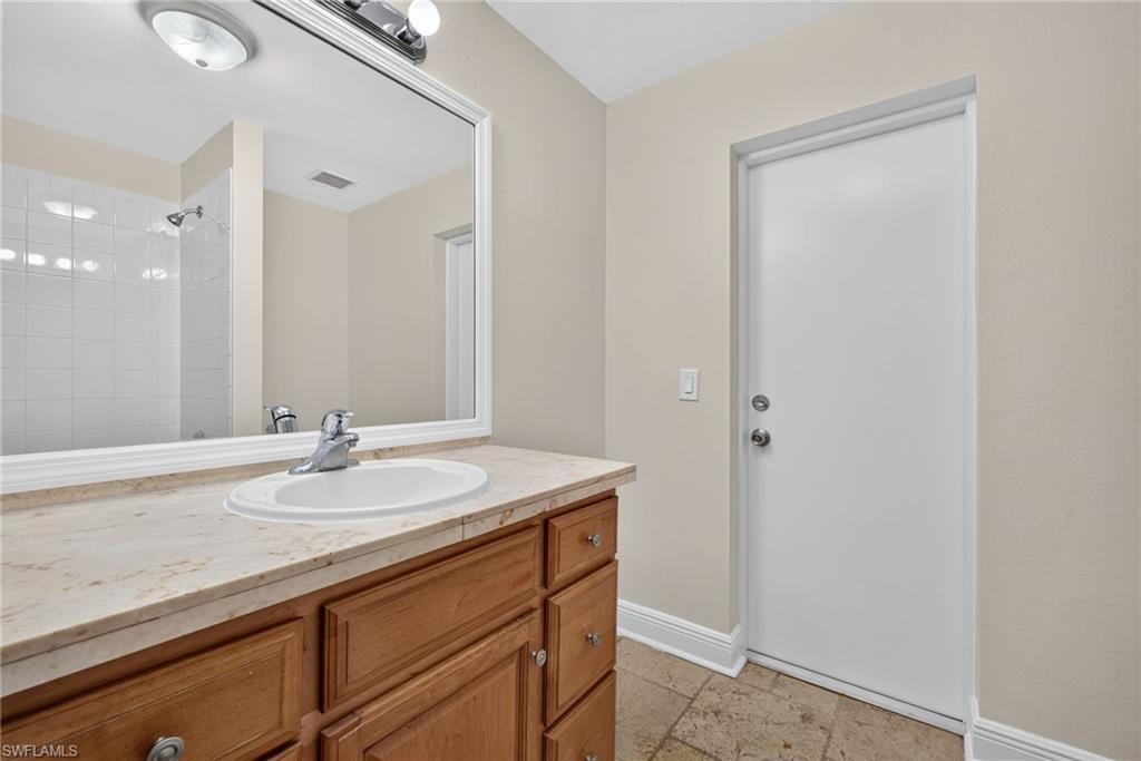 1235 Cloplon St E Property Photo 24