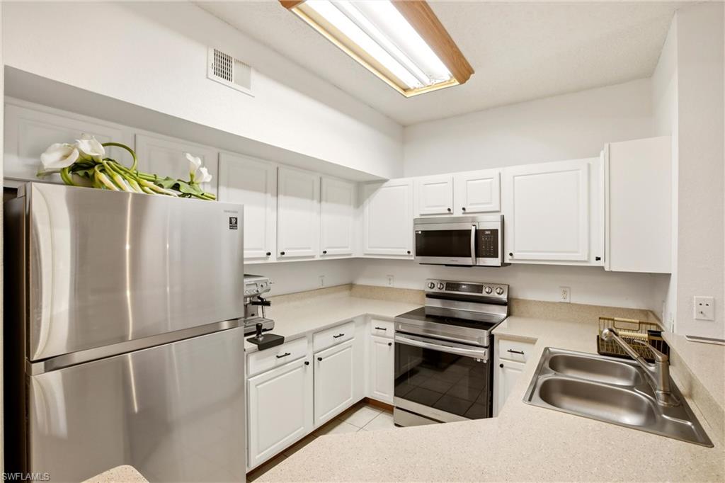 15590 Ocean Walk Cir 313 Property Photo 3