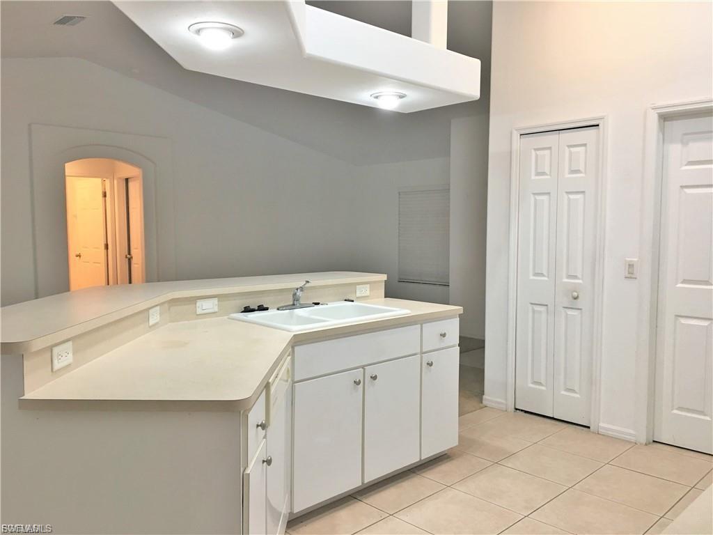 2221 Sw 8th Pl Property Photo 11