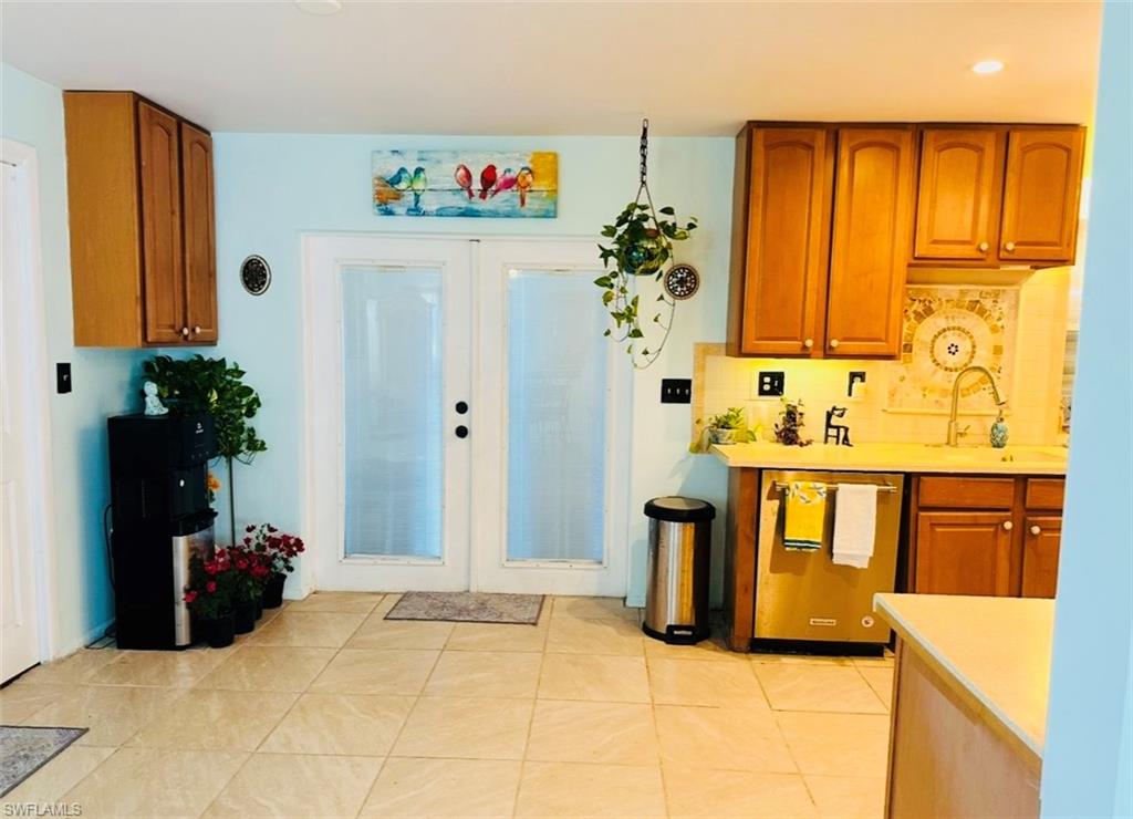 455 Trader Rd Property Photo 8