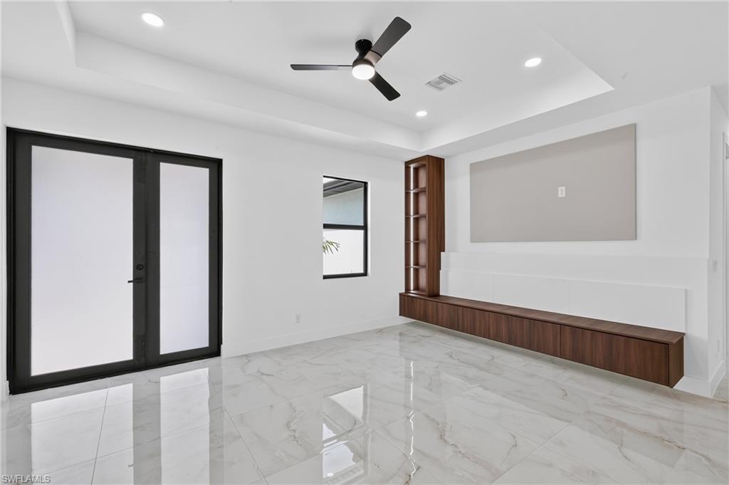 1003 Kismet Pkwy W Property Photo 3