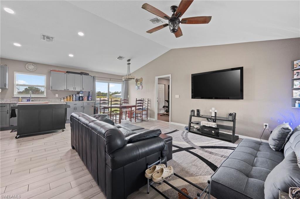5011 Dania Cir Property Photo 2
