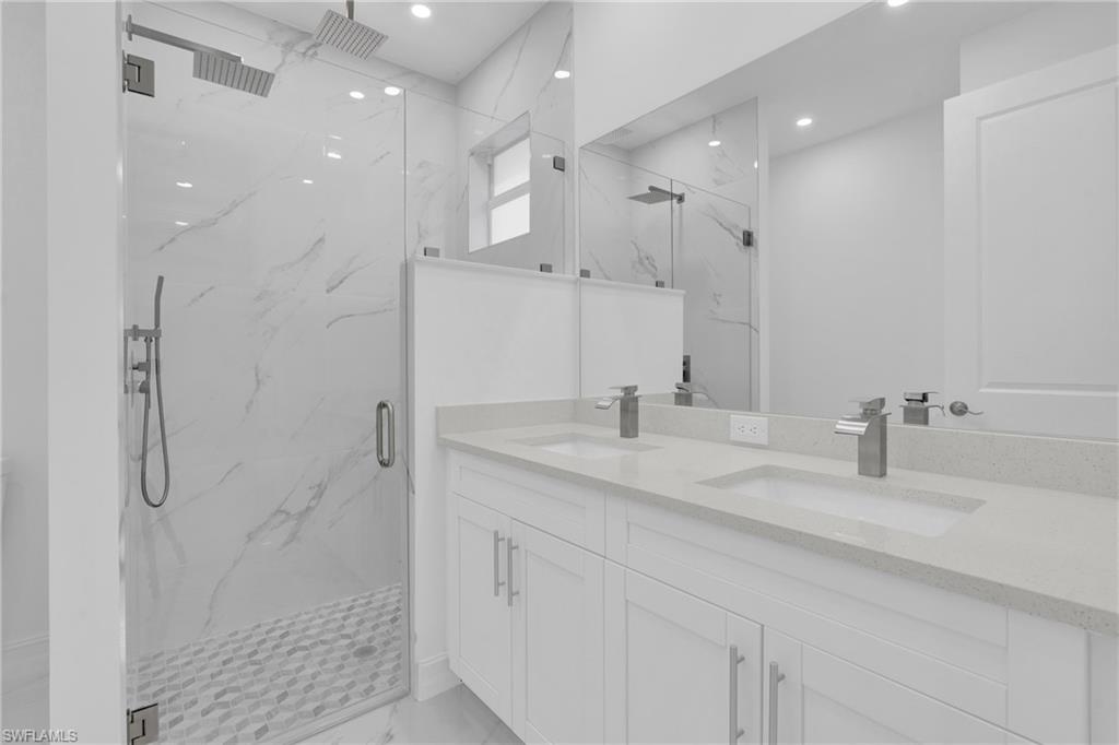 918 8th Ave Property Photo 17