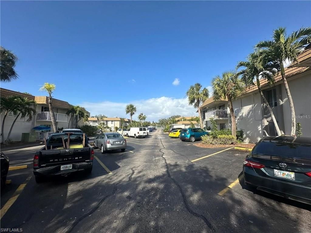 1830 Maravilla Ave 607 Property Photo 3