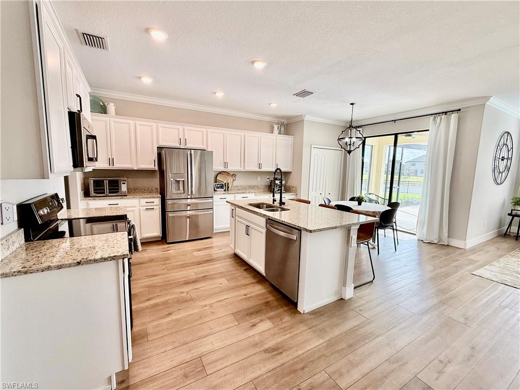 3302 Pasadena Ct Property Photo 5