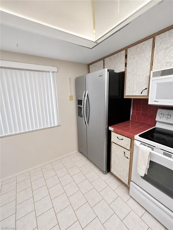 11220 Caravel Cir 203 Property Photo 5