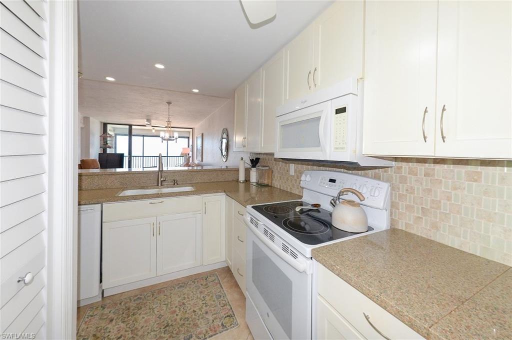 6400 Estero Blvd 603 Property Photo 8