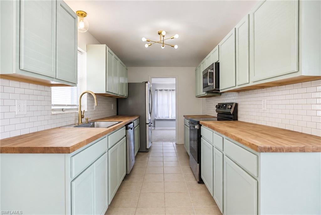 1634 Newport Ct Property Photo 4