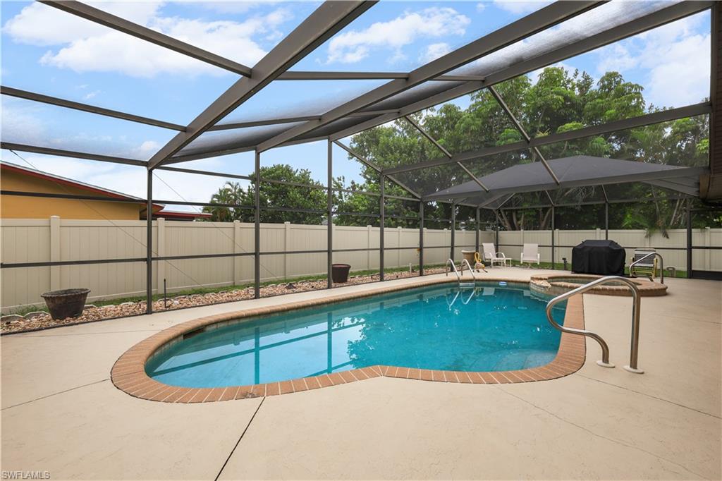 4029 Country Club Blvd Property Photo 2