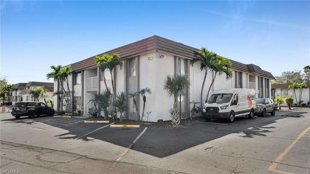 1830 Maravilla Ave 402 Property Photo 5