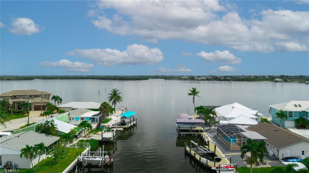 2574 Bayshore Dr Property Photo 3