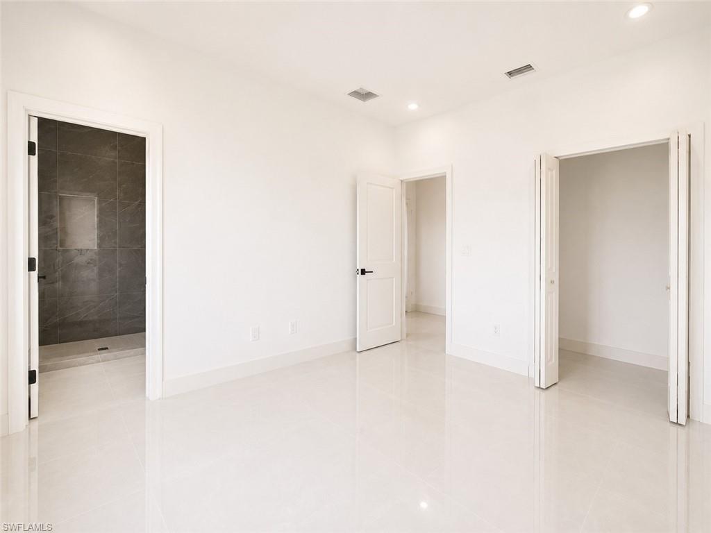 703 Long Island St E Property Photo 10