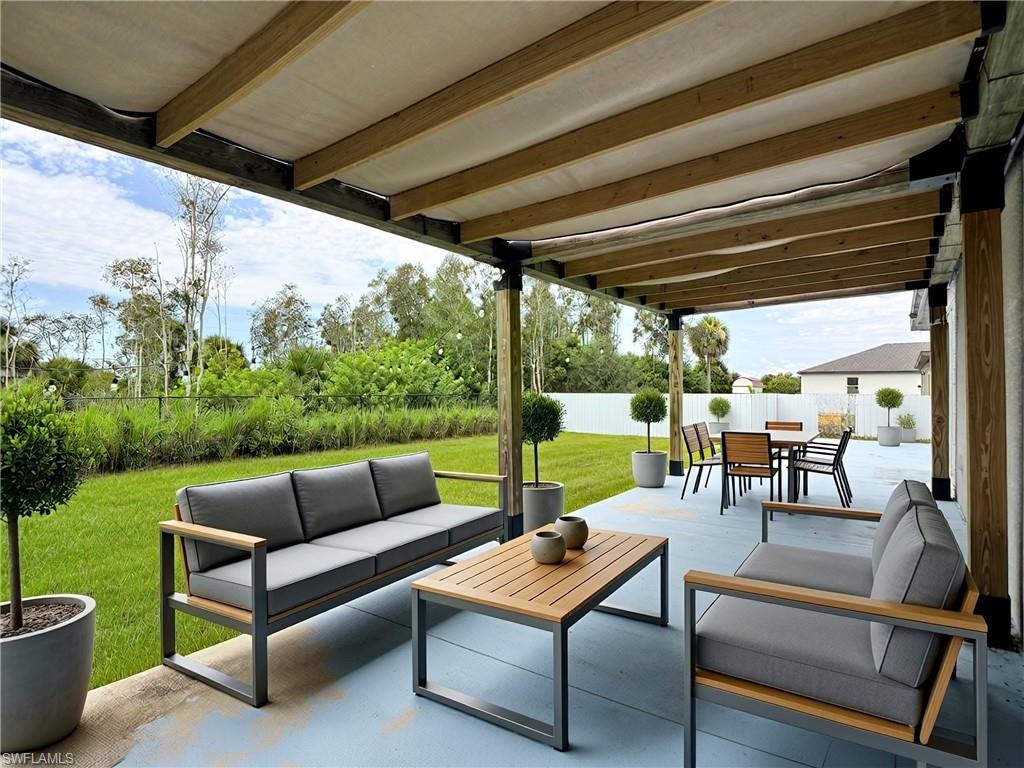 258 Lisette St Property Photo 14