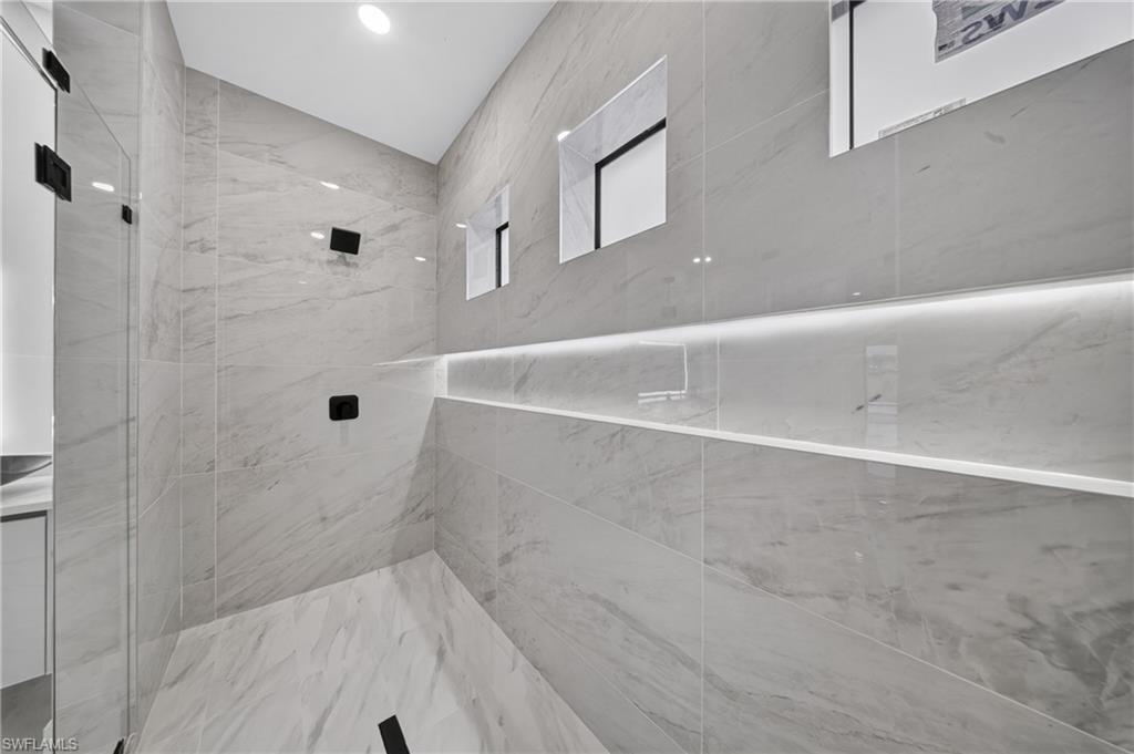1335 Razorbill Ln Property Photo 12