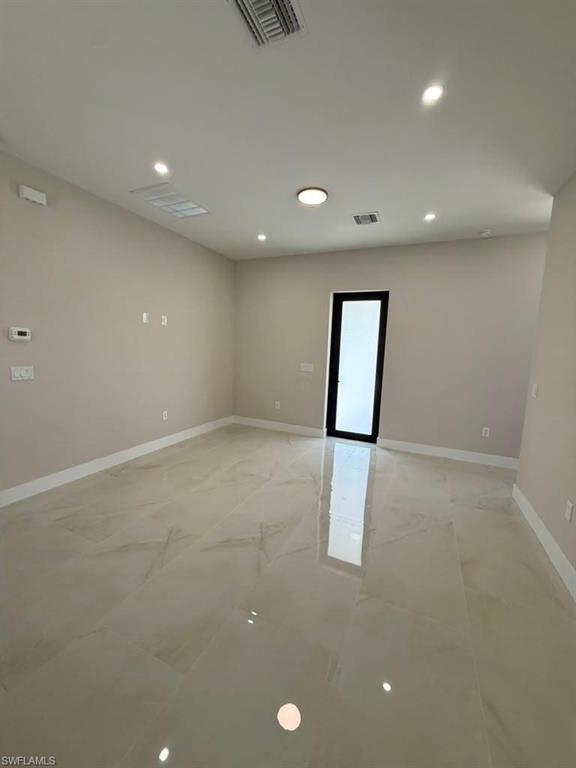 932 Dempsey St Property Photo 5