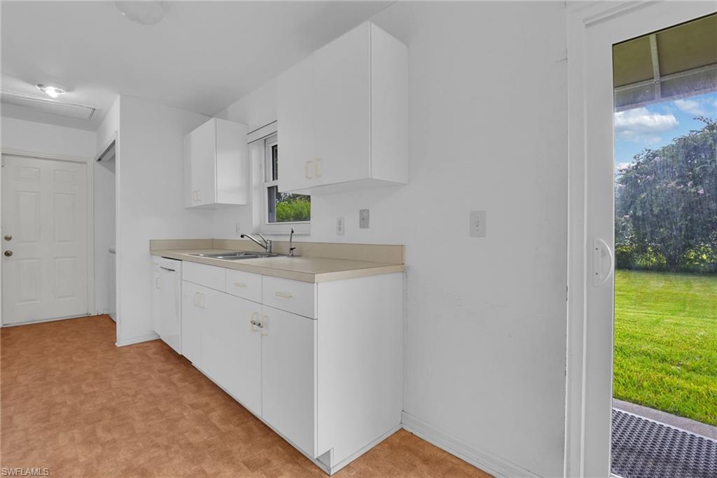 4904 5th St W Property Photo 5