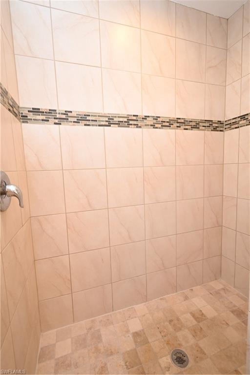 1914 Ne 13th Pl Property Photo 9