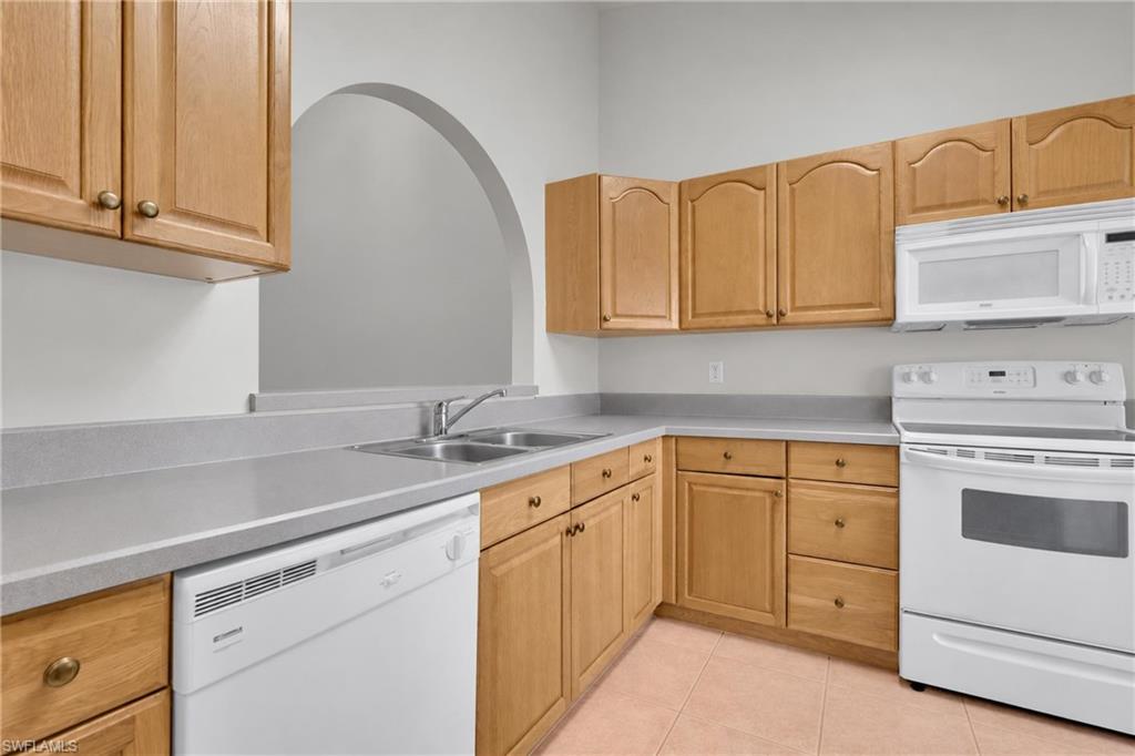 2261 Somerset Ridge Dr 203 Property Photo 6