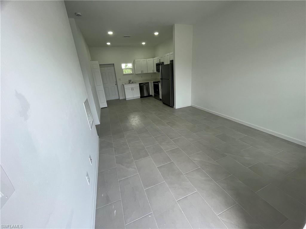648 Wentworth Dr Property Photo 2