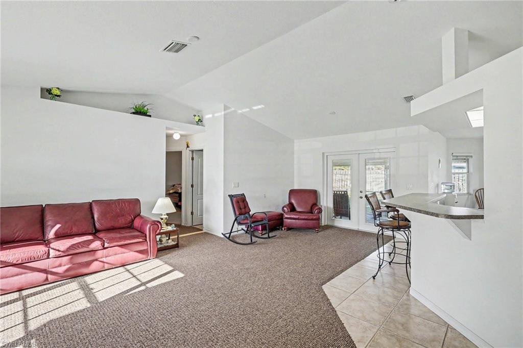 1108 Se 13th Pl Property Photo 4