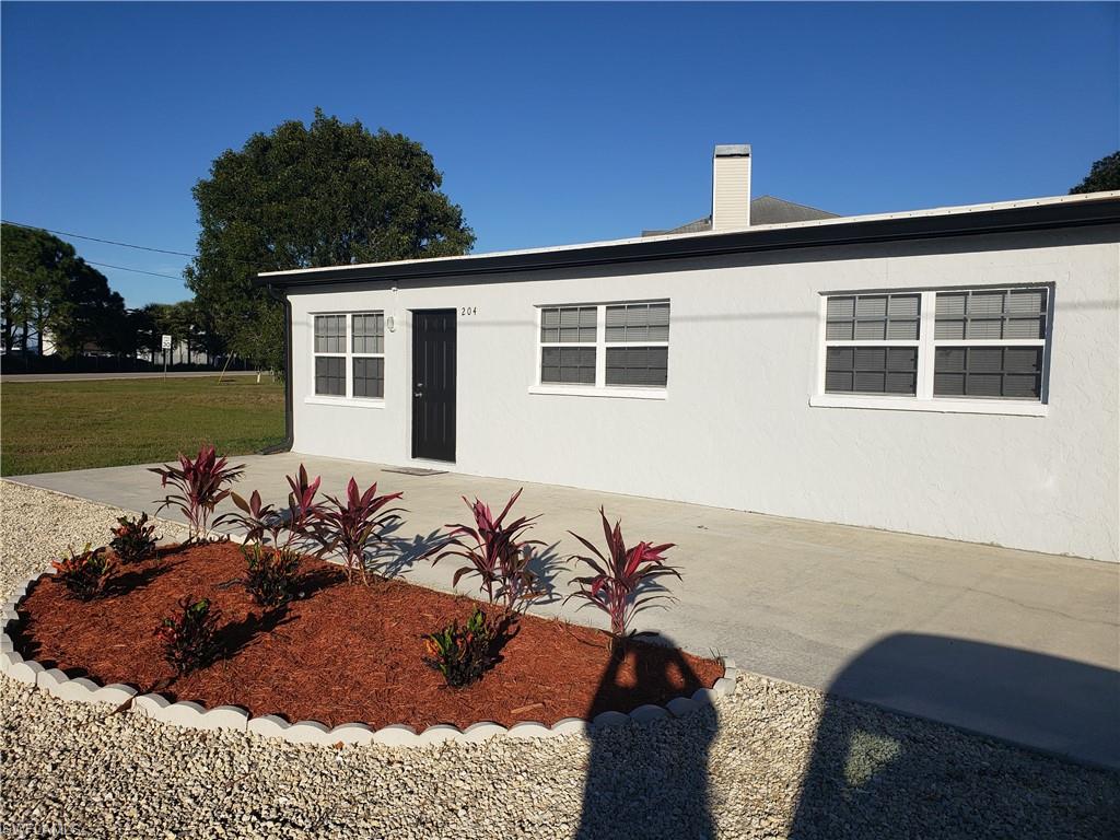 204 1st St Property Photo 2
