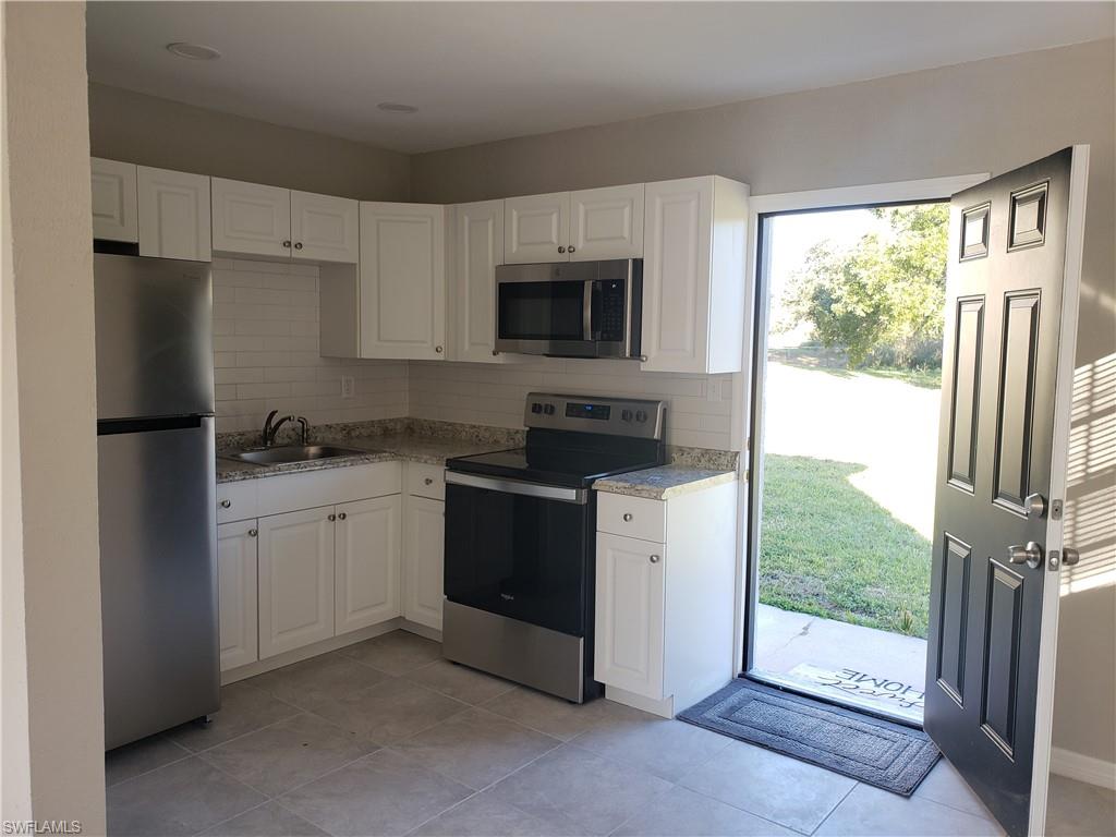 204 1st St Property Photo 6