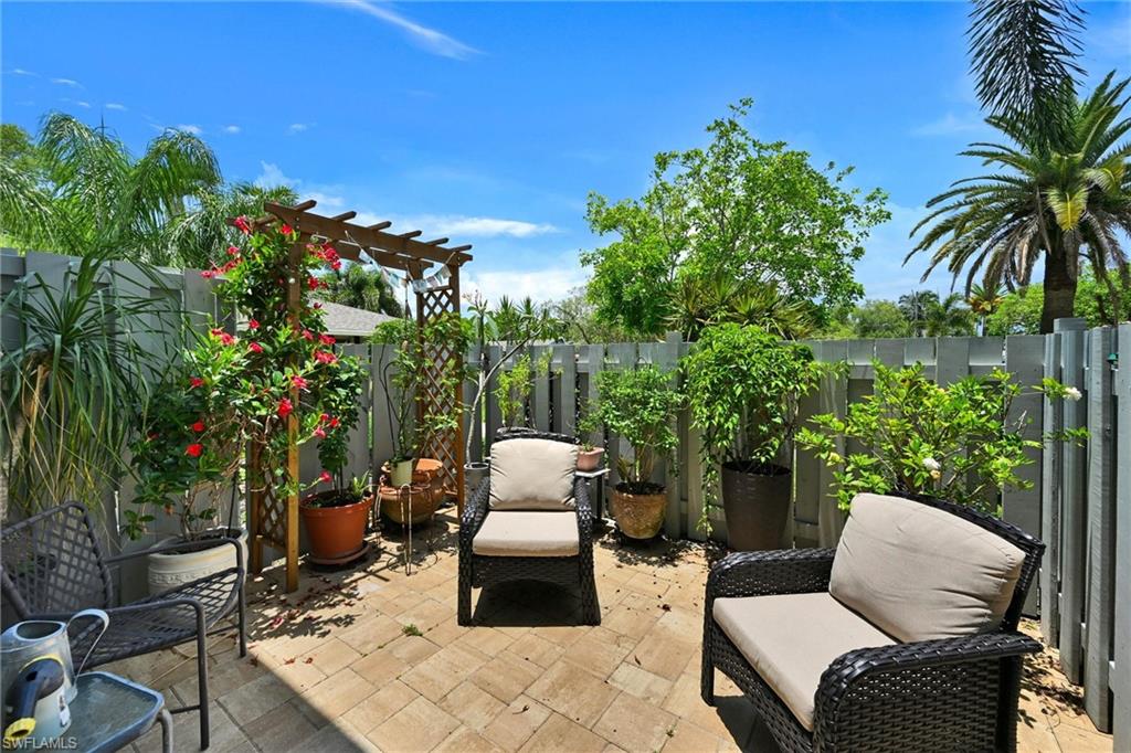 4259 Island Cir 3 Property Photo 23