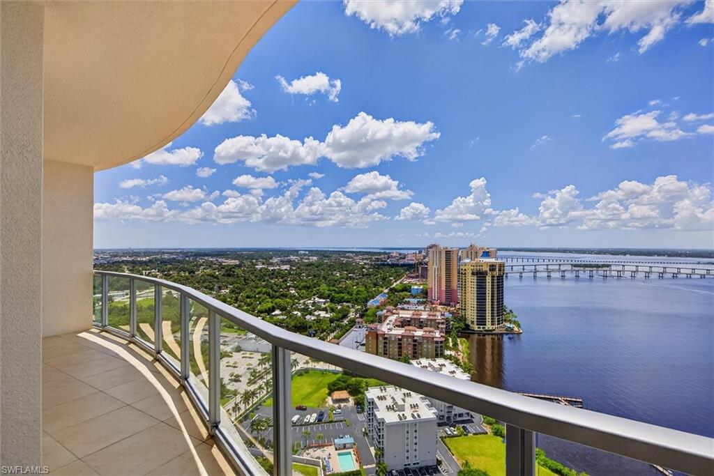 3000 Oasis Grand Blvd Mph3 Property Photo 5