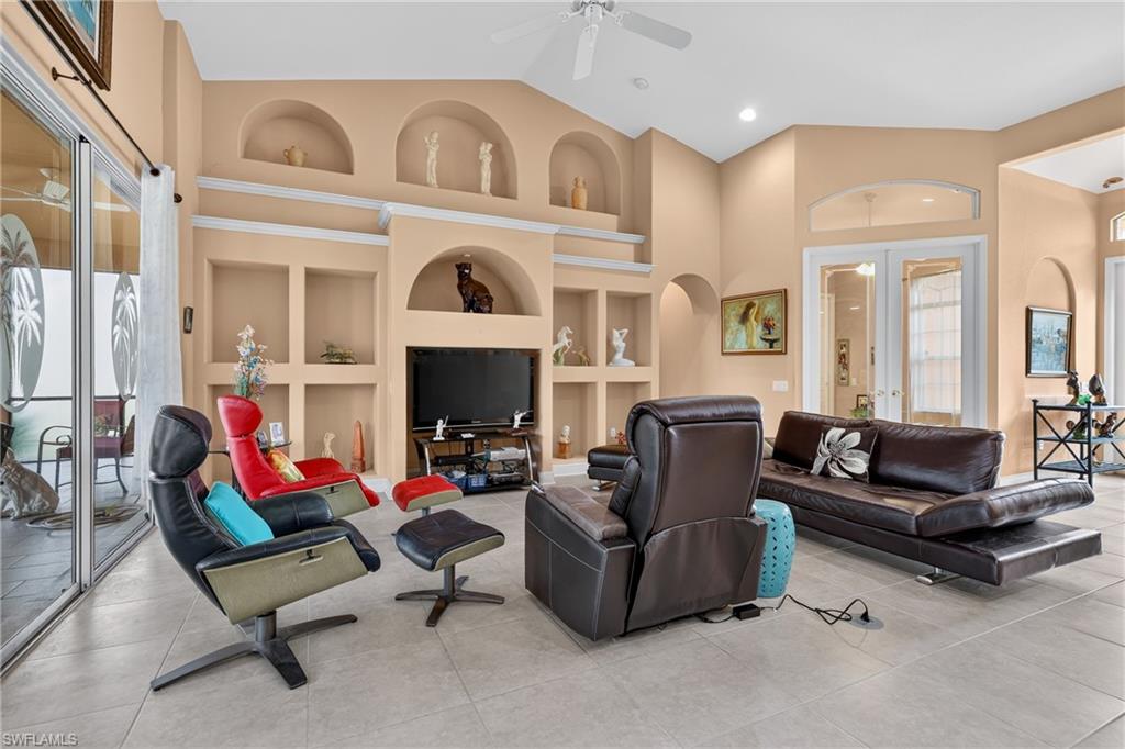 2305 Kismet Pkwy W Property Photo 8