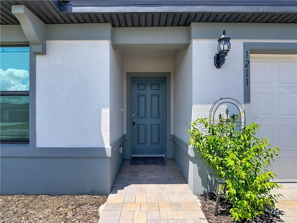 1211 Caloosa Cove Dr Property Photo 2
