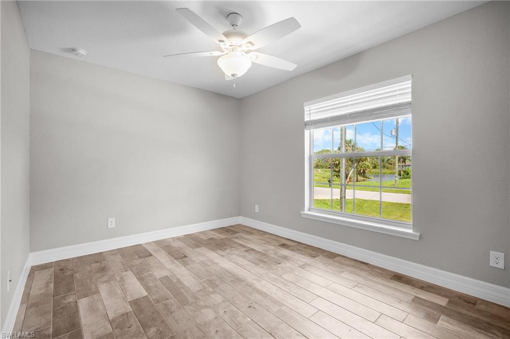 315 Sweetwater Dr Property Photo 4