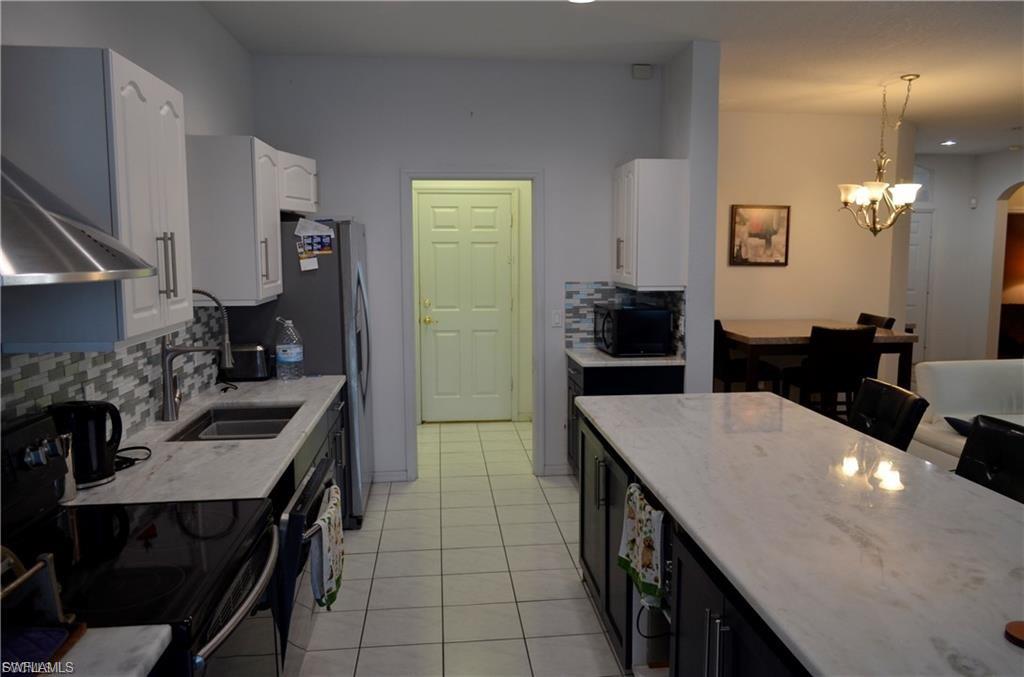 1702 Emerald Cove Dr Property Photo 3