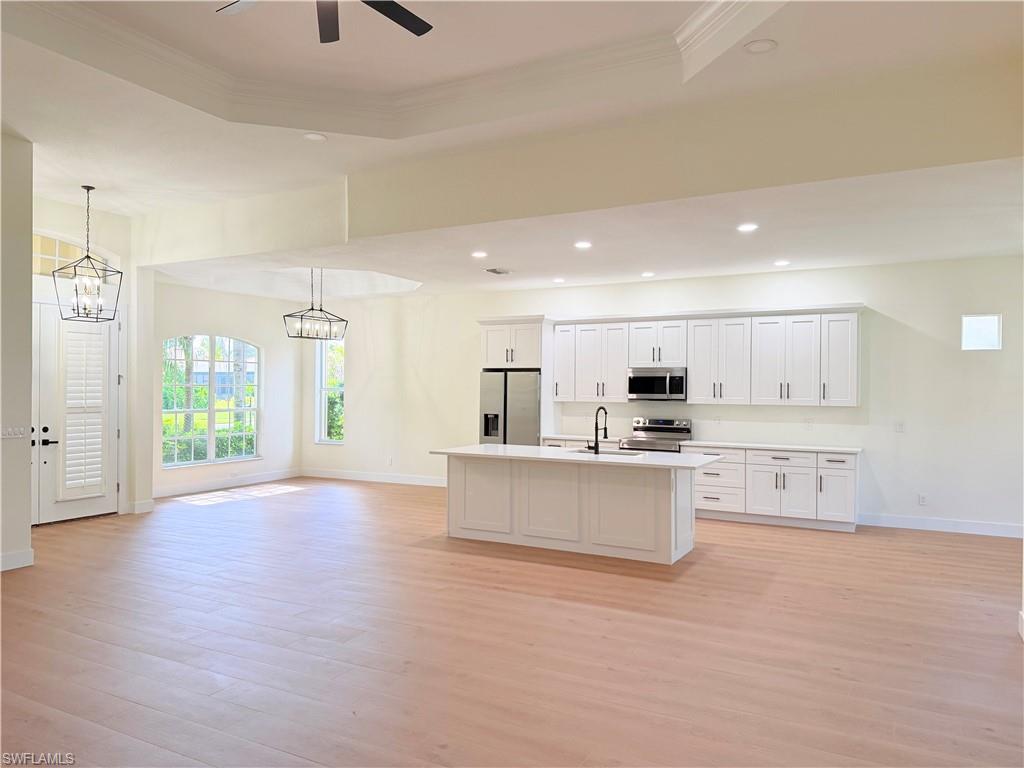 11001 Sea Tropic Ln Property Photo 3
