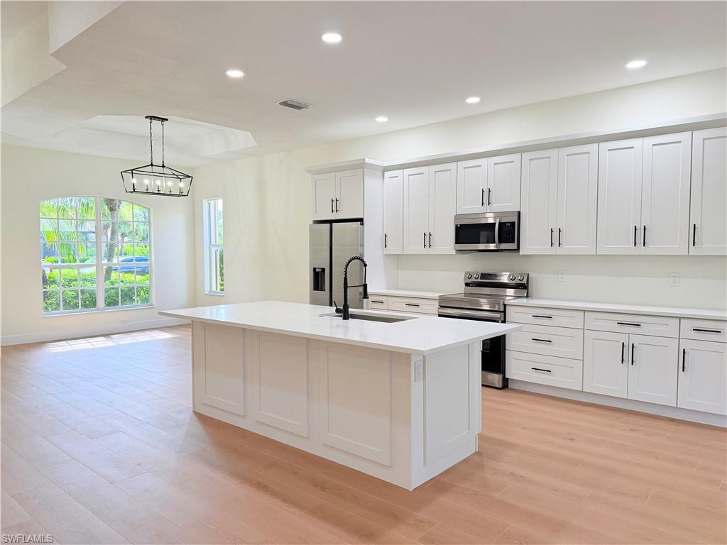 11001 Sea Tropic Ln Property Photo 5