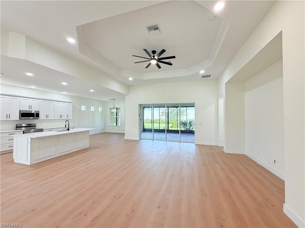 11001 Sea Tropic Ln Property Photo 6
