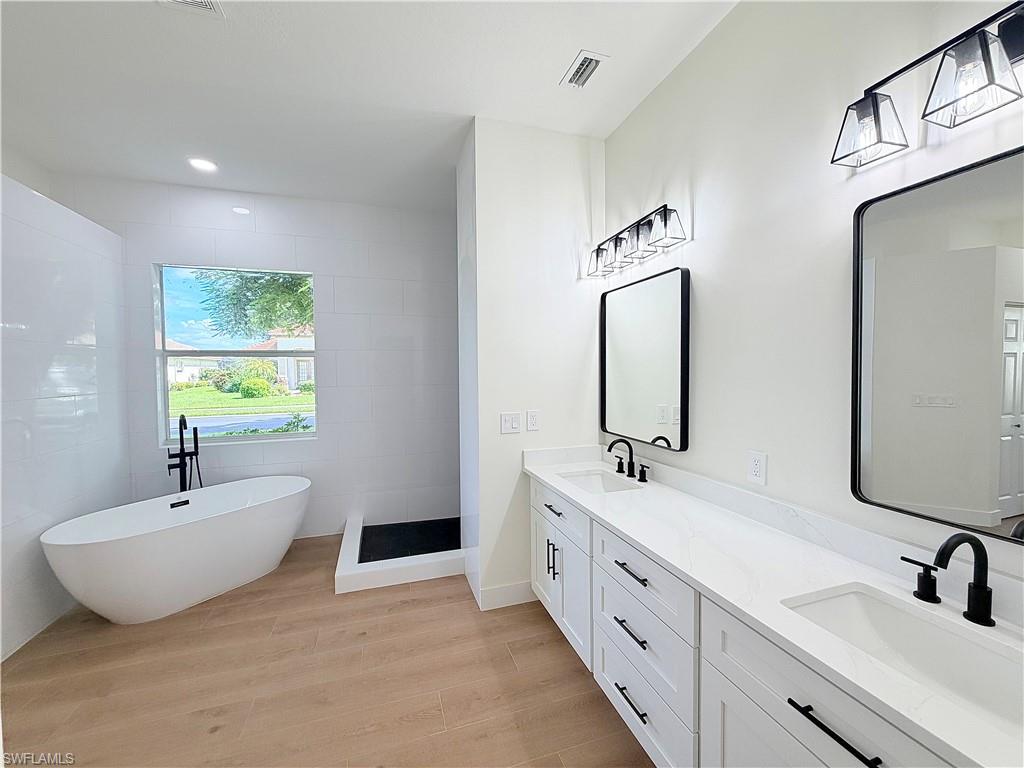 11001 Sea Tropic Ln Property Photo 14