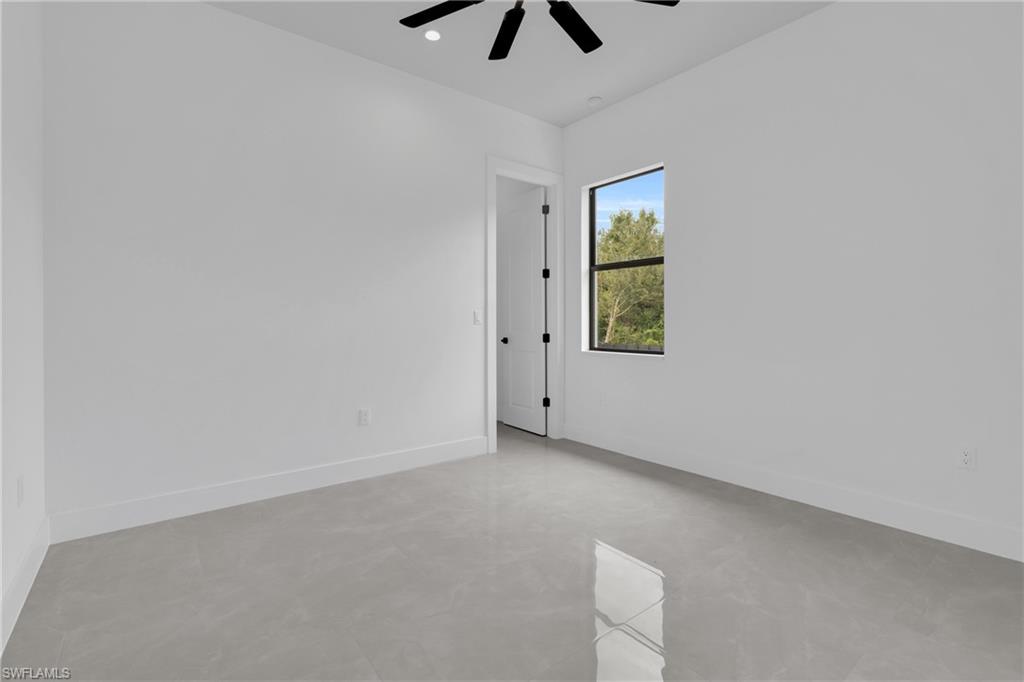 447 Rathburn St Property Photo 30