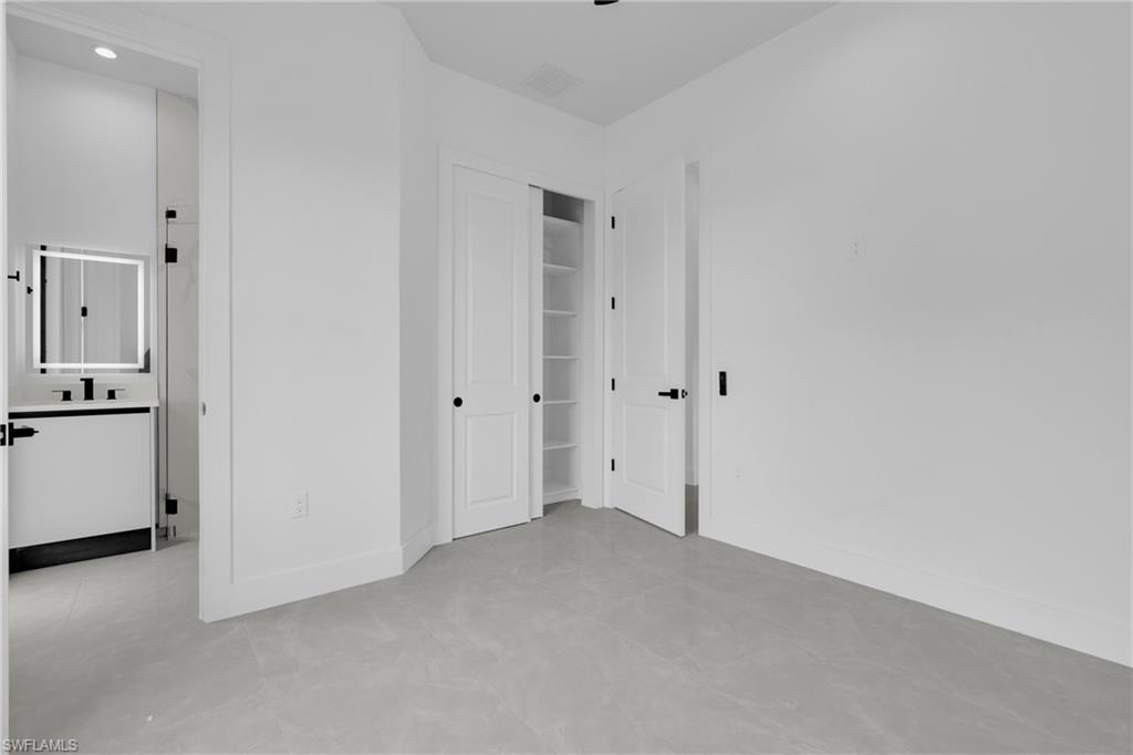 447 Rathburn St Property Photo 32