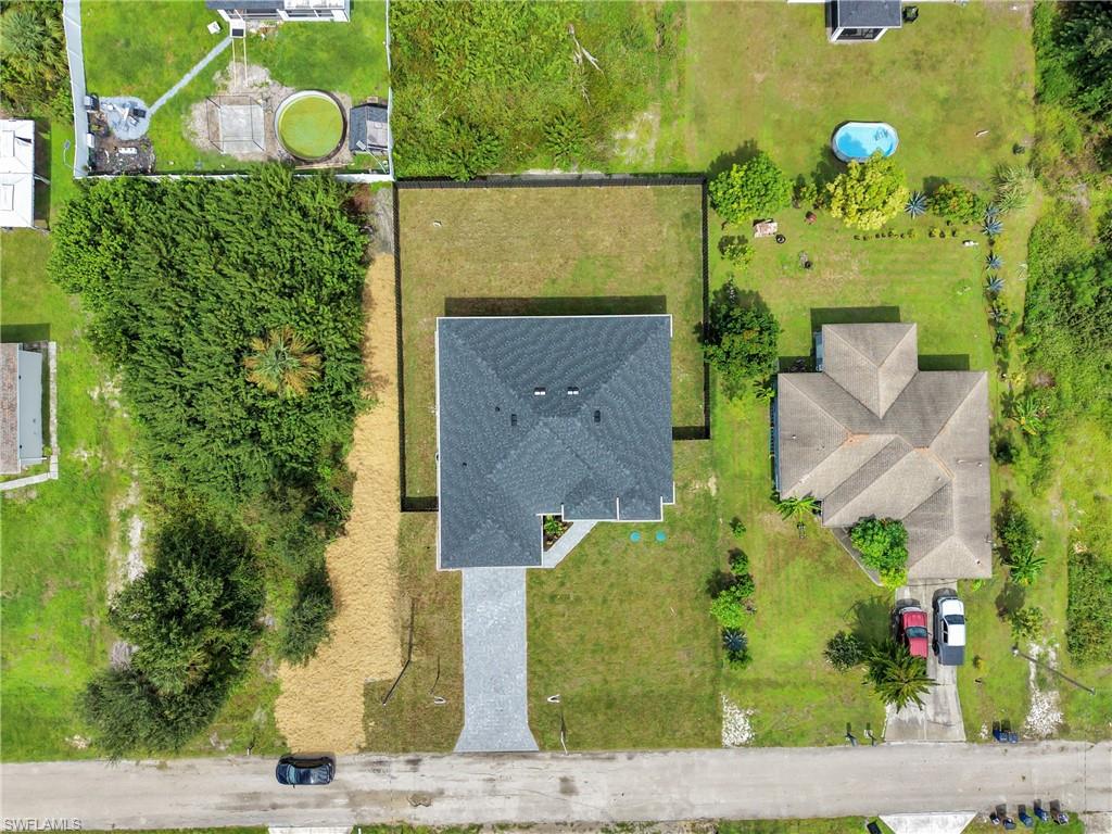 447 Rathburn St Property Photo 45