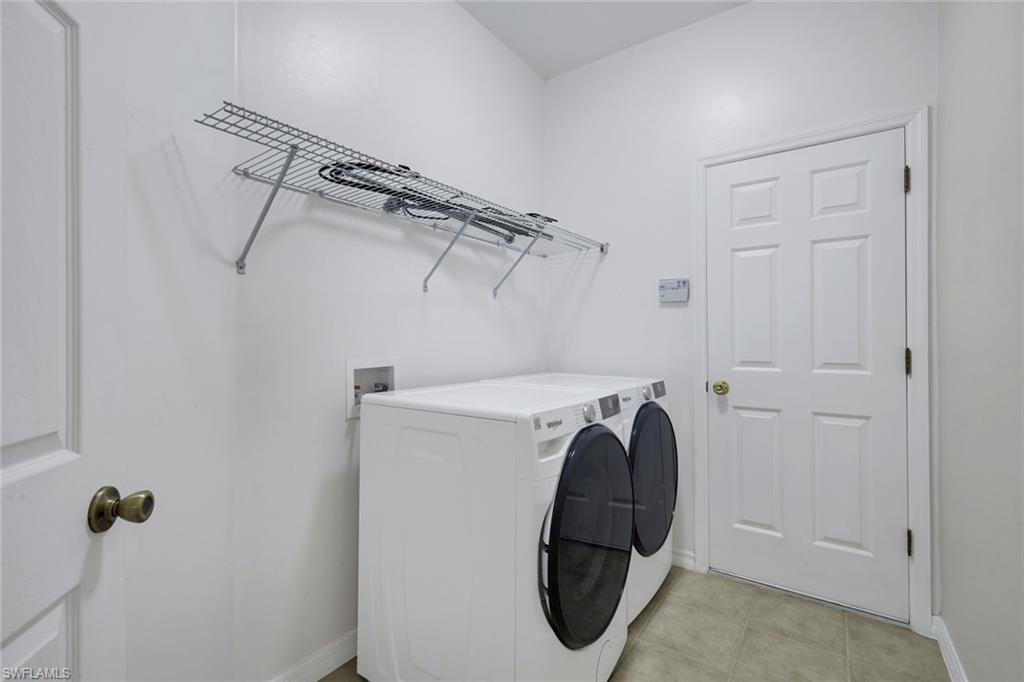 2563 Nature Pointe Loop Property Photo 18