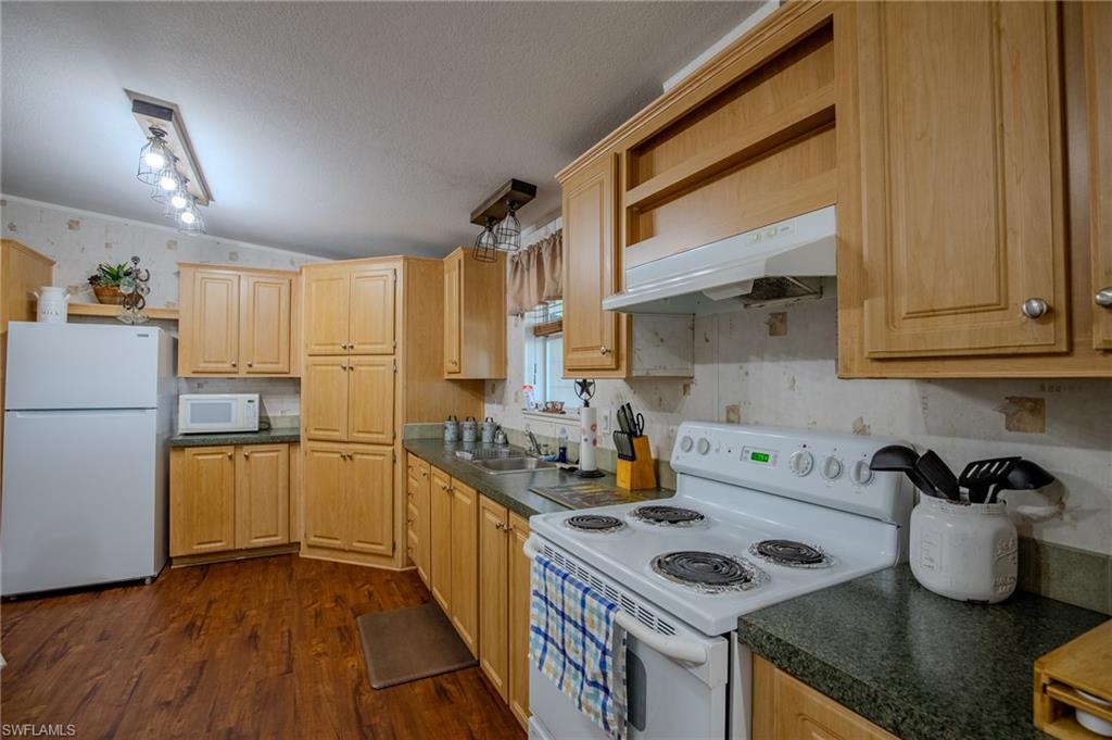 1205 Inverness Ave Property Photo 9