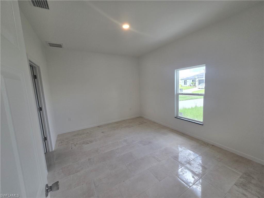 53 Joan Ave S Property Photo 7