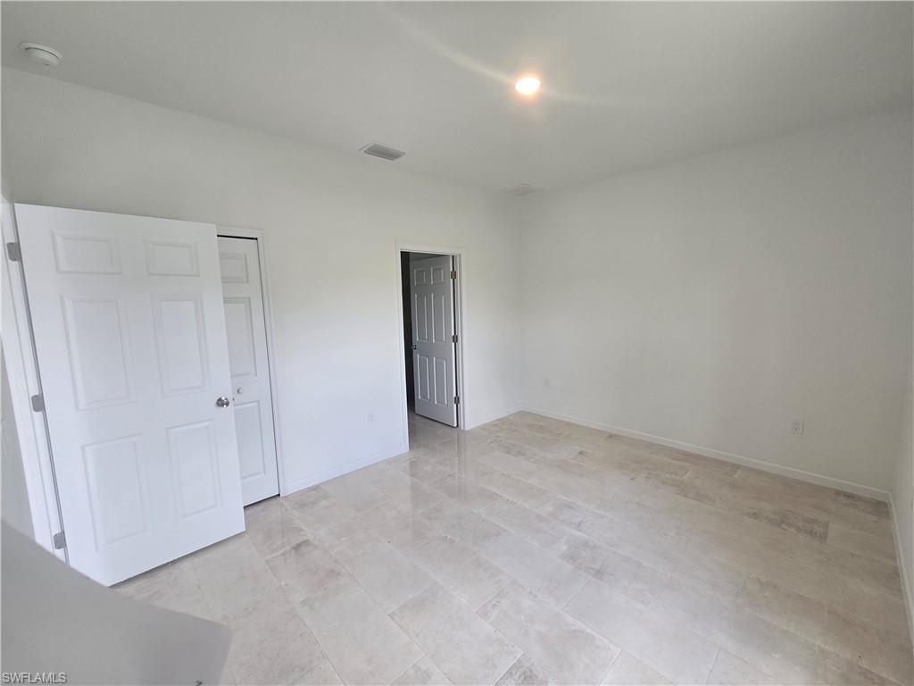 53 Joan Ave S Property Photo 8