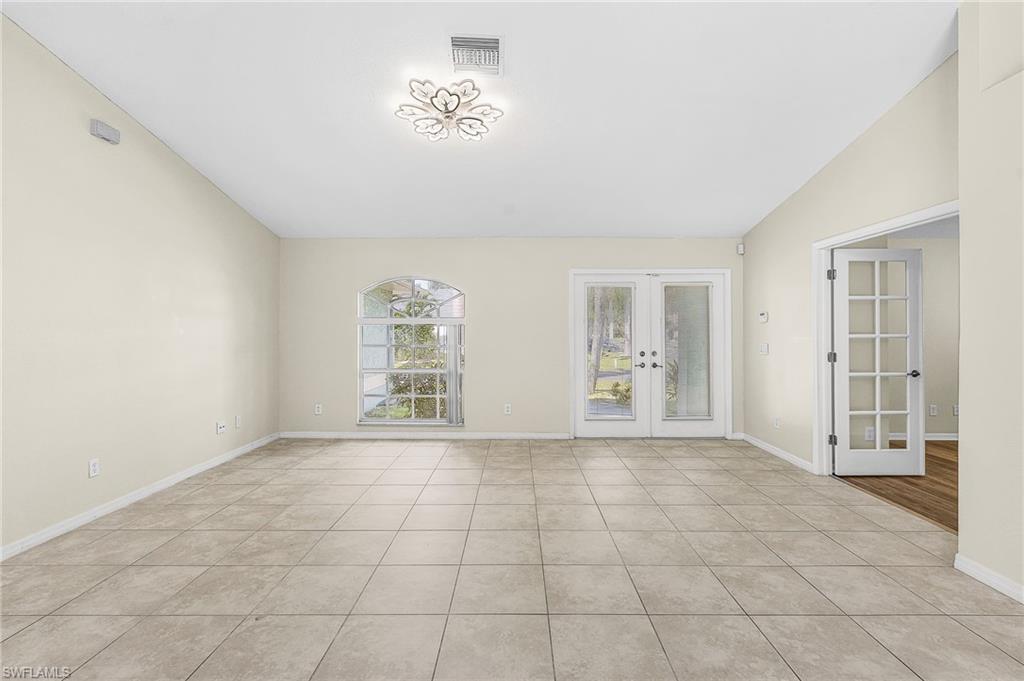 5215 Sw 16th Pl Property Photo 3
