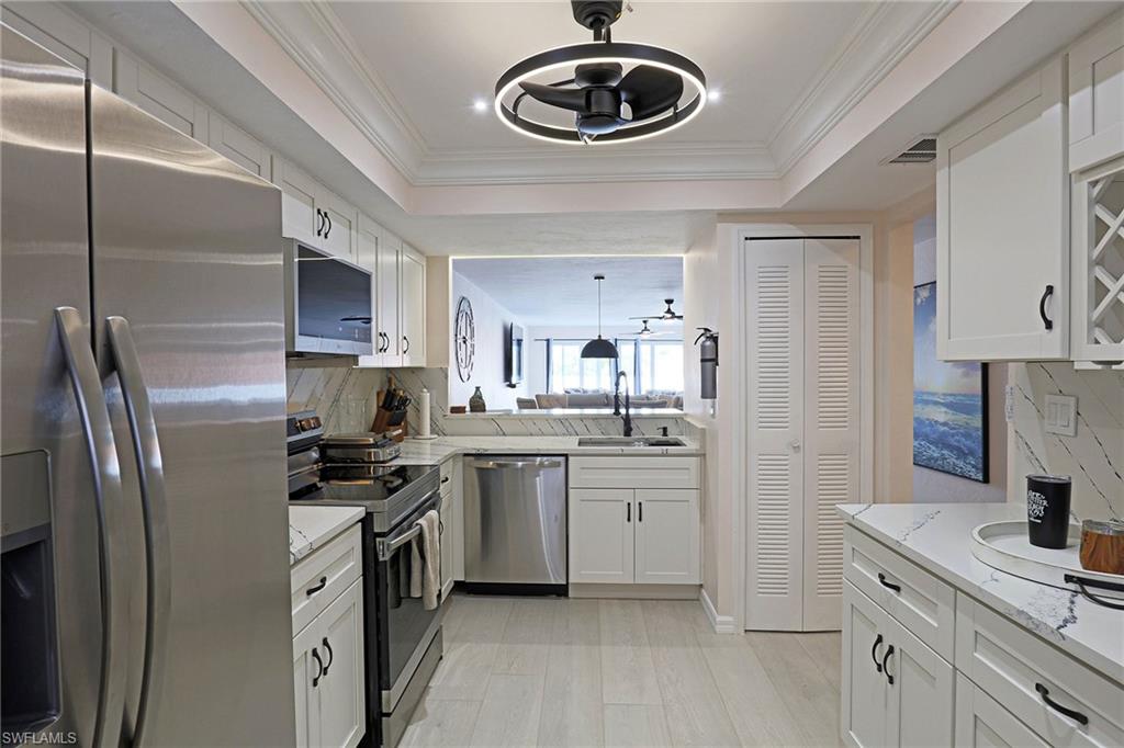 11921 Seabreeze Cove Ln 208 Property Photo 2