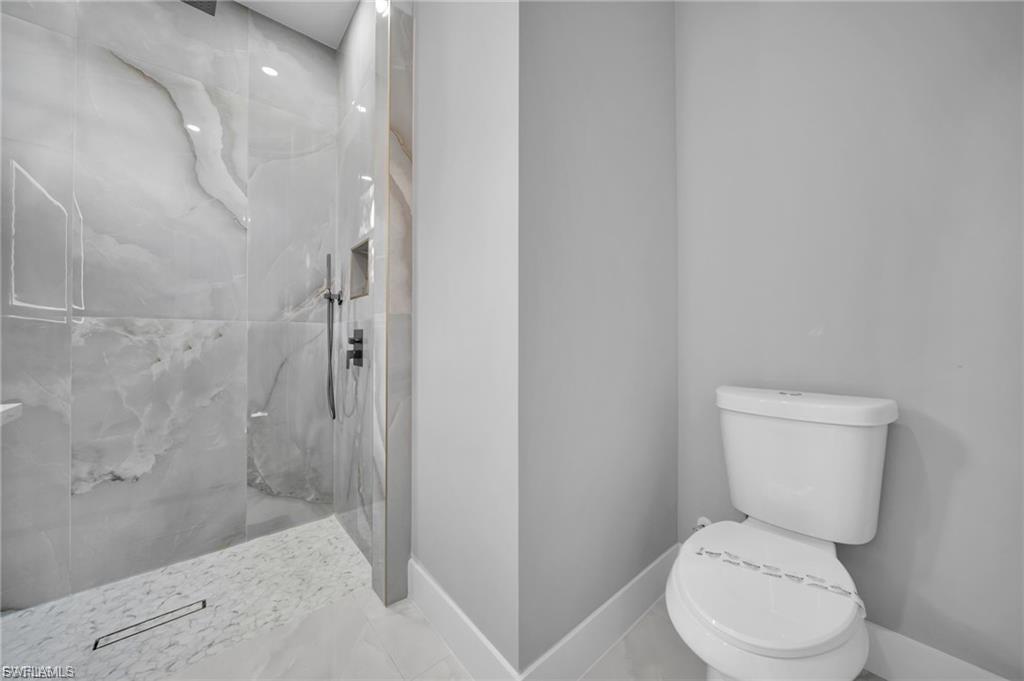 2106 W 18th St Property Photo 16